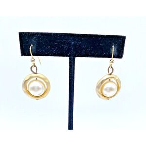 Vintage Faux Pearl Matte Gold Tone Dangle Earrings Circle Pierced Classic Modern